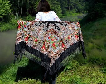 Grande scialle pianoforte frangia Chale nero Scialle floreale ucraino