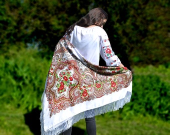 Scialle Babushka ucraino floreale con frange