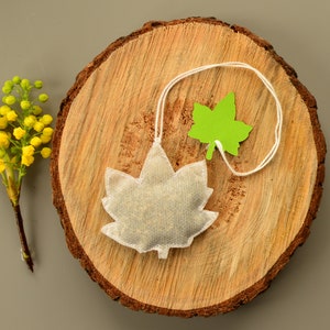 Blattförmige Teebeutel 5 Stück Ahornblatt Herbstlaub Grün und Gold Hochzeitsblume