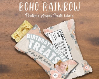 Könnte beinhalten: Druckbare Etiketten für Krispies Treats mit einem Boho-Regenbogen-Design und floralen Akzenten. Die Etiketten enthalten den Text "Birthday Krispies Treats" und "Tabatha's Fifth Birthday".