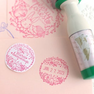 Kawaii Häschen Datum Stempel – Japanische SANBY Drehstempel, Waldtier Motive, Cottagecore Waldtier Motive