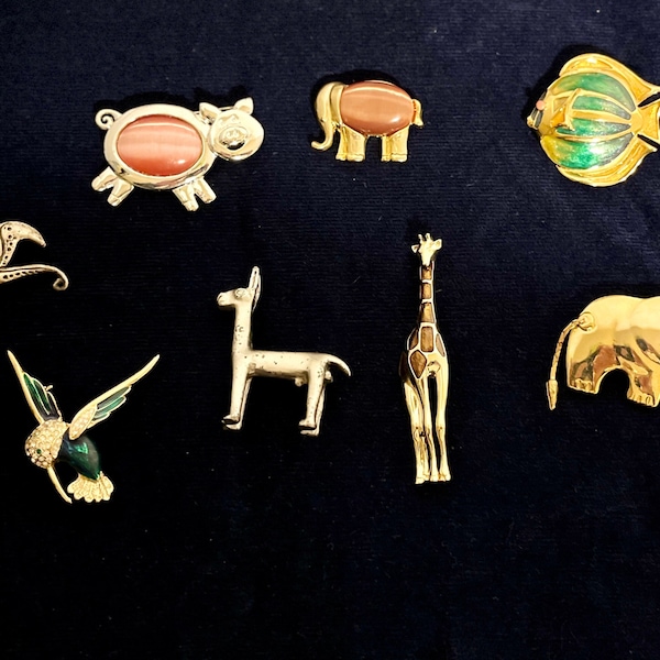 Lot of 8 - Vintage Animal Brooch/Pins Elephant, Humming Bird, Dog, Pig, Giraffe, Bird, Made From Various Metals and Stones Jewelry