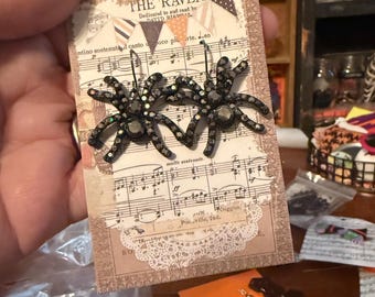 Sparkling arachnids earrings