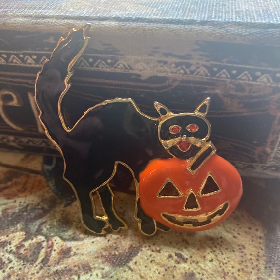 Vintage enamel black cat Halloween pin - image 1