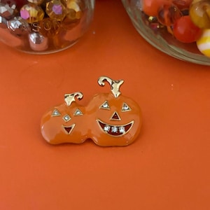 Blingy Jackos vintage pin
