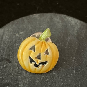 Teeny jackolantern  vintage pin