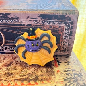 Vintage Russ halloween spider brooch