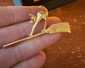 Cat on Broom by JJ Jonette 1980’s vintage metal pin