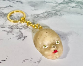 Broken doll face Keychain, weird doll, creepy doll keychain, oddities and curiousities, horror keychain, scary dollheads