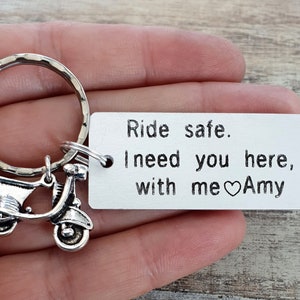 Ride Safe Keychain, Personalized, Scooter Charm, Motor, Couples Keychain, graved, Husband, Boyfriend Gift, Biker Geschenk, Motorrad, Bike