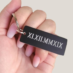 Roman Numerals Keychain, Personalized Couples Black Keyring with Anniversary Date Custom Engraved, Gift for Couples, Lovers, Boyfriend