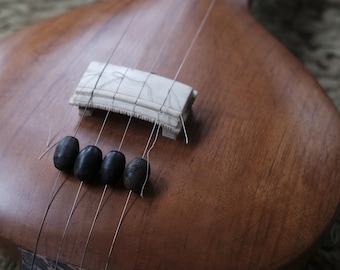Reisformaat Tanpura. Natuurlijke mahonie afwerking