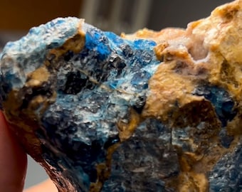 Blauer Apatit in Matrix, Katzenauge Chatoyancy Apatit, blauer Apatit in Jaspis, roher Apatit Kristall, natürlicher brasilianischer Decorator Rock