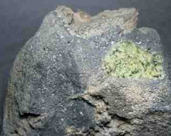 玄武岩中のグリーンペリドット、原石ペリドット、母岩標本中の