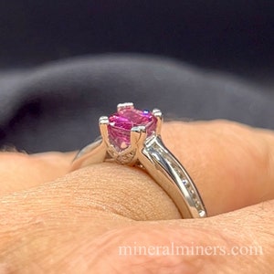 Anello in oro con spinello rosa e diamanti, gioielli in spinello pregiato birmano, spinello rosa sfaccettato, anello in oro bianco 14 carati con spinello di colore naturale e diamanti