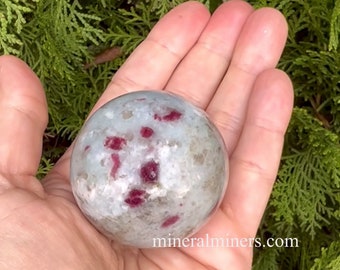 Esfera de turmalina rubelita, orbe de turmalina rosa, turmalinas rojas en matriz, bola de turmalina brasileña, esfera de turmalina rubelita natural