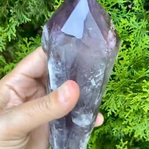 Natürlicher Amethyst-Stab, roher lila Amethyst, brasilianischer Amethyst-Punkt, lila Amethyst-Laser 22,5 cm, natürlicher Amethyst-Phantomkristall