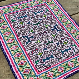 Shipibo (51 x 81 cm) Altartuch,Ayahuasca Icaro Wandteppich,Handgesticktes Shipibo Manta Tuch,Schamanische Zeremonie Textil,Pflanzen Medizin Kené