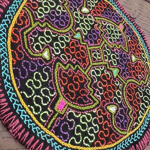 Mantel circular Shipibo de 25 cm para altar, tapiz pequeño de ayahuasca, tela manta bordada a mano, textil para ceremonias chamánicas, parche de medicina vegetal.