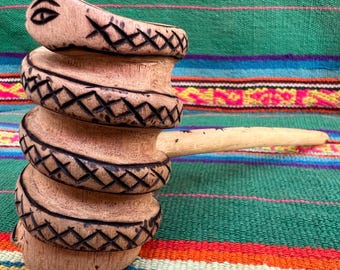 Shipibo Noya Rao handskuren pipa för Mapacho, Ayahuasca ceremoniell pipa, shamansk ormpipa, växtmedicin, mästerväxtdiet
