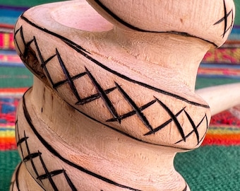 Shipibo Chiric Sanango handskuren pipa för Mapacho, Ayahuasca ceremoniell pipa, shamansk ormpipa, växtmedicin, mästerväxtdiet