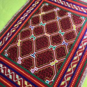 Shipibo Tapestry 131x61cm, Altar Cloth,Ayahuasca Manta Cloth, Plant Medicine Ceremony Textile, Mestana, Hand Embroidered Shamanic Home Decor