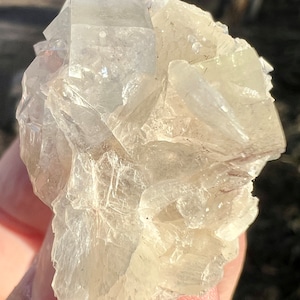 Apophyllite Clear Crystal Cluster Balsalt Matrix from India, Raw Apophyllite Quartz Crystal,Crown Chakra Healing Crystal,Energy Healing Tool