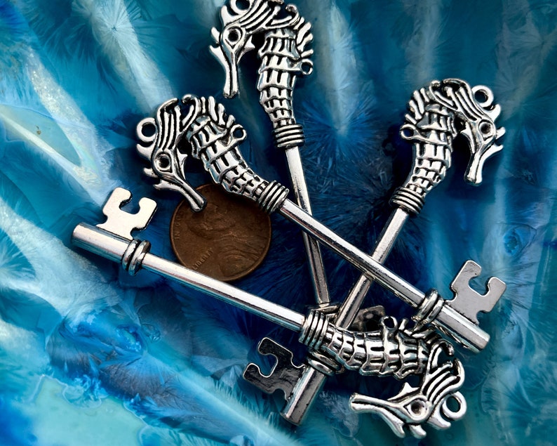 Keys Antique Silver Skeleton Key Replica for Crafts Seahorse Pendant Mythical Atlantis Beach Jewelry Can Hold ss14 Rhinestones