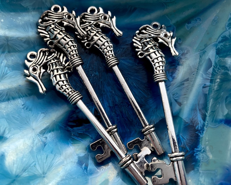 Keys Antique Silver Skeleton Key Replica for Crafts Seahorse Pendant Mythical Atlantis Beach Jewelry Can Hold ss14 Rhinestones