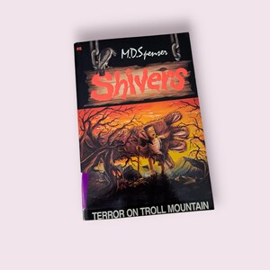 SHIVERS - Terror na Montanha Troll por M.D. Spenser