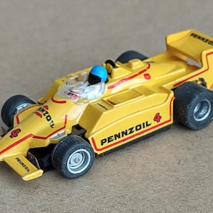Slot Car, HO (1/64) scale Vintage TYCO Slot Car Pennzoil F1 number 4 body on Refurbished 440 MX1 chassis