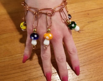 Magisches Pilz Armband, Alice im Wunderland, Raucher raupe, Influencer Schmuck, Pilze im Bondage