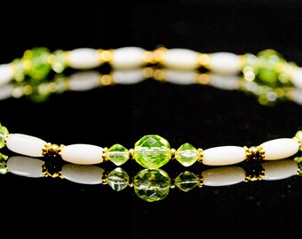 Alien Göttin Mondstein Halskette