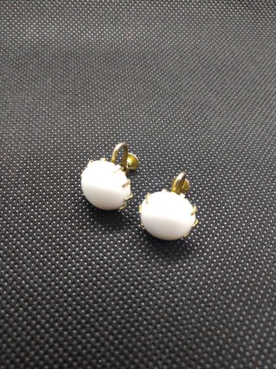 1960/'s Earrings Screw Back Earrings 1960/'s Milk Glass Earrings Vintage White Earrings White Beaded Earrings