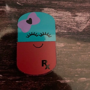 Happy Pill Anstecker Reel