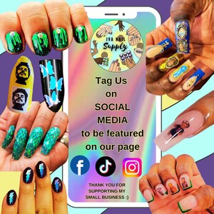 Peut inclure: Un &eacute;cran de t&eacute;l&eacute;phone avec un fond color&eacute; et le texte "JVA NAIL Supply" dans un cercle. Le texte "Tag Us on SOCIAL MEDIA to be featured on our page" est sous le cercle. Des ic&ocirc;nes de m&eacute;dias sociaux pour Facebook, TikTok et Instagram sont sous le texte. Le texte "THANK YOU FOR SUPPORTING MY SMALL BUSINESS :)" est en bas de l'&eacute;cran. L'image montre &eacute;galement plusieurs mains avec diff&eacute;rents designs d'ongles.