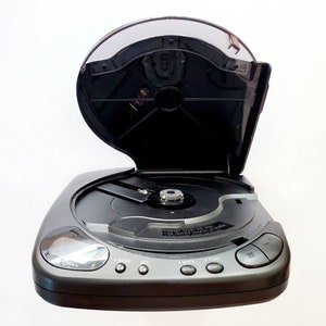 Vintage Sanyo CDP-47 Compact Portable CD Player with Bassxpander