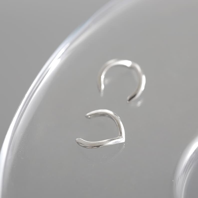 V Ear Clip No Piercing Hoop Earrings Minimalism Earrings. Cartilage Ear Cuff Dainty Cartilage Hoop Cartilage Earrings Tragus Earrings