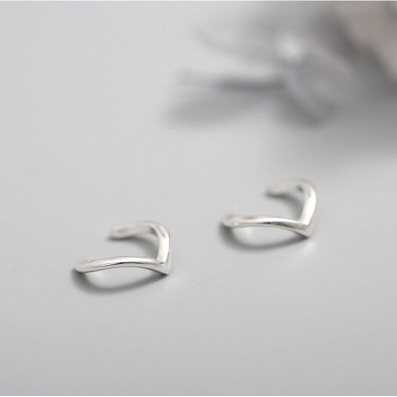 V Ear Clip No Piercing Hoop Earrings Minimalism Earrings. Cartilage Ear Cuff Dainty Cartilage Hoop Cartilage Earrings Tragus Earrings