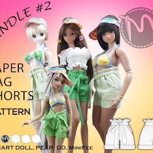 Peut inclure: Un ensemble de trois patrons de couture de shorts en papier pour poupées. Les patrons sont présentés sur trois poupées portant les shorts dans différentes couleurs. Les patrons sont étiquetés "Bundle #2 Paper Bag Shorts Pattern".