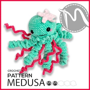 Könnte beinhalten: Häkelanleitung für eine grüne und rosa Medusa Amigurumi. Die Anleitung enthält Anweisungen zum Häkeln des Kraken-ähnlichen Körpers, der Tentakel und eines Seesterns auf dem Kopf.