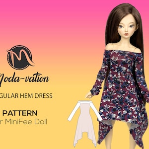 Puede incluir: Un patrón digital para un vestido de dobladillo irregular para una muñeca MiniFee. El patrón se muestra en rosa sobre un fondo amarillo. El vestido tiene una falda larga y fluida con un escote alto y descubierto. El patrón es para una muñeca que es aproximadamente 1/6 de escala.