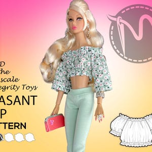 Pode incluir: Um padrão de costura para um top camponês branco para bonecas. O padrão é mostrado em uma boneca que está usando um top de estampa floral verde e branco e calças verdes. O padrão é para bonecas que são de escala 1/6, como as bonecas Blythe e Yosd. O padrão é para bonecas Integrity Toys.