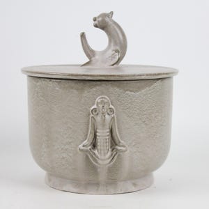 KERTTU SUVANTO-VAAJAKALLIO Ceramic Bowl with a Lid, Kupittaan Savi, Finland, 1935.