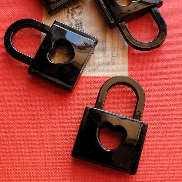 One Vintage Plastic Black Heart Lock Pendant (1pc) 40mm Sweetheart Padlock Early 2000s