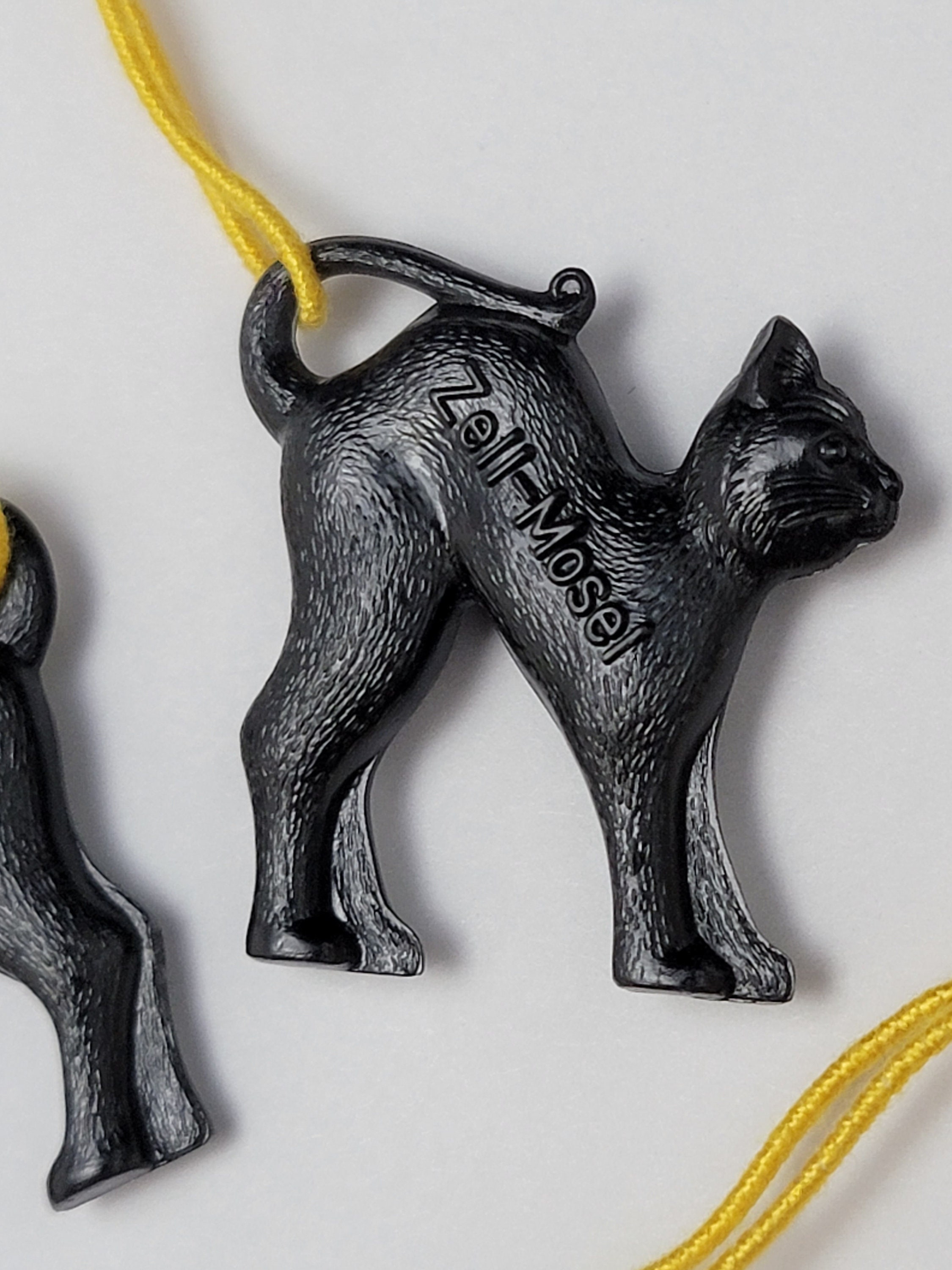 One Vintage Plastic Black Cat Wine Tag Charm (1pc) Zimmermann