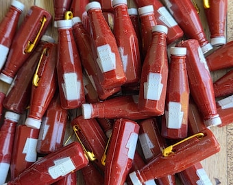 10 Vintage Heinz Ketchup Bottle Pins (10pcs) Slightly Shabby Plastic Advertising Scatter Pins