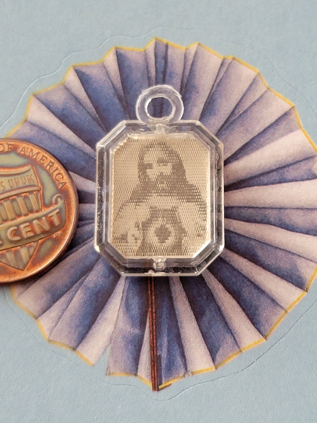 Vintage Lenticular Sacred Heart Jesus Mary Charm B/W Flicker Winky ...