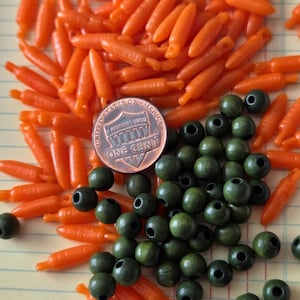 28 Vintage Peas and Carrots Beads Tiny Veggie Beads (28pcs)