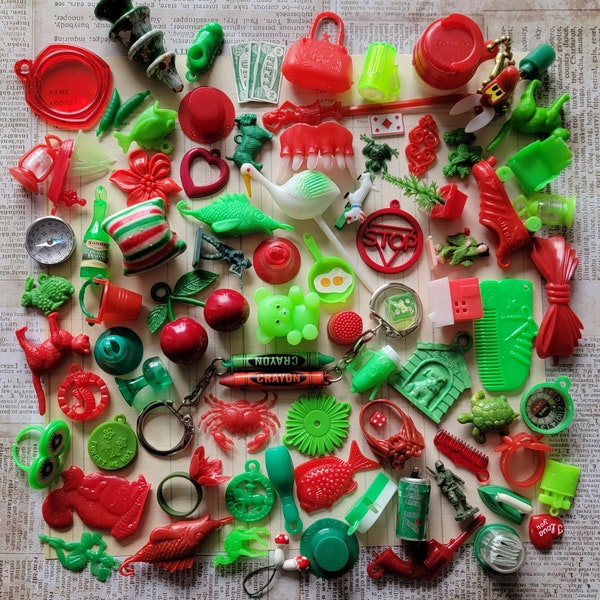 85 Vintage Charms and Trinkets in Reds and Greens